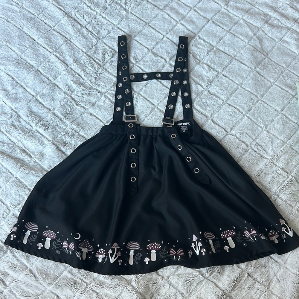Black mushroom suspender skirt - Picture 1 of 4